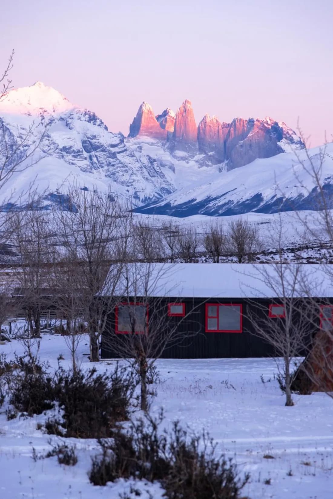 Rasante lodge below the illuminated towers